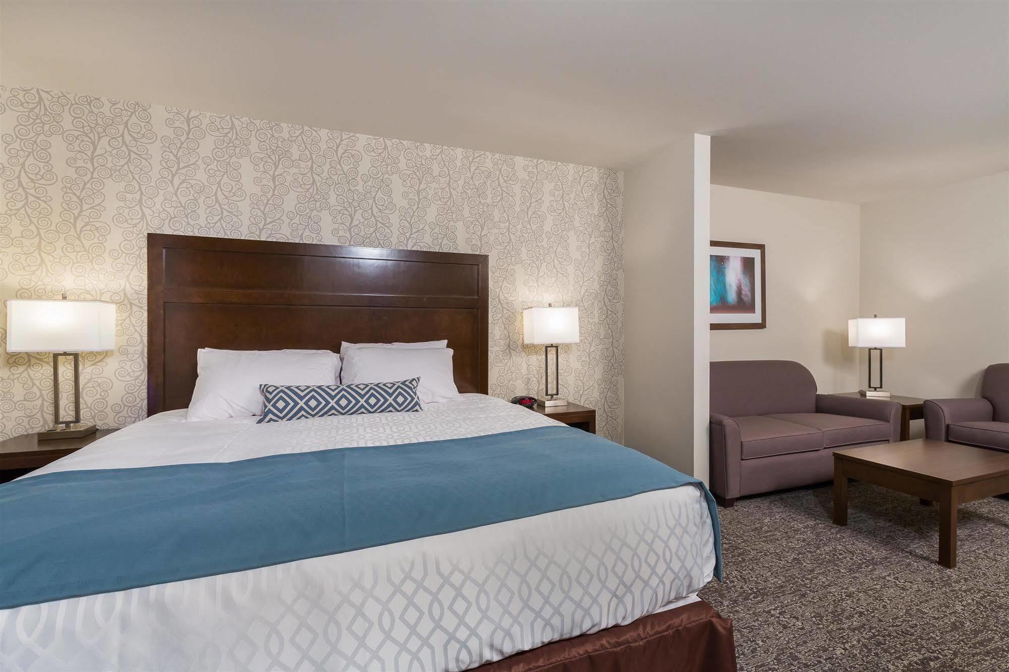 Best Western Plus Chestermere Hotel Exterior photo