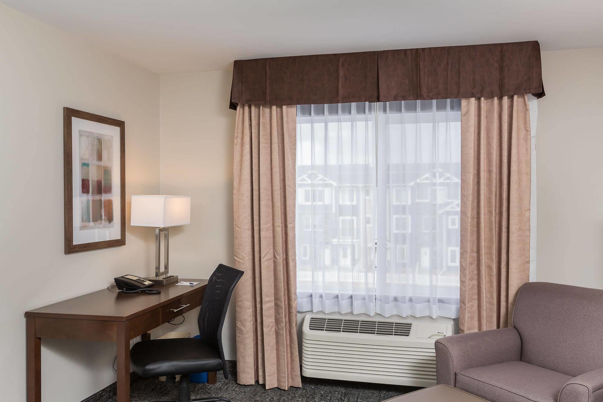 Best Western Plus Chestermere Hotel Exterior photo